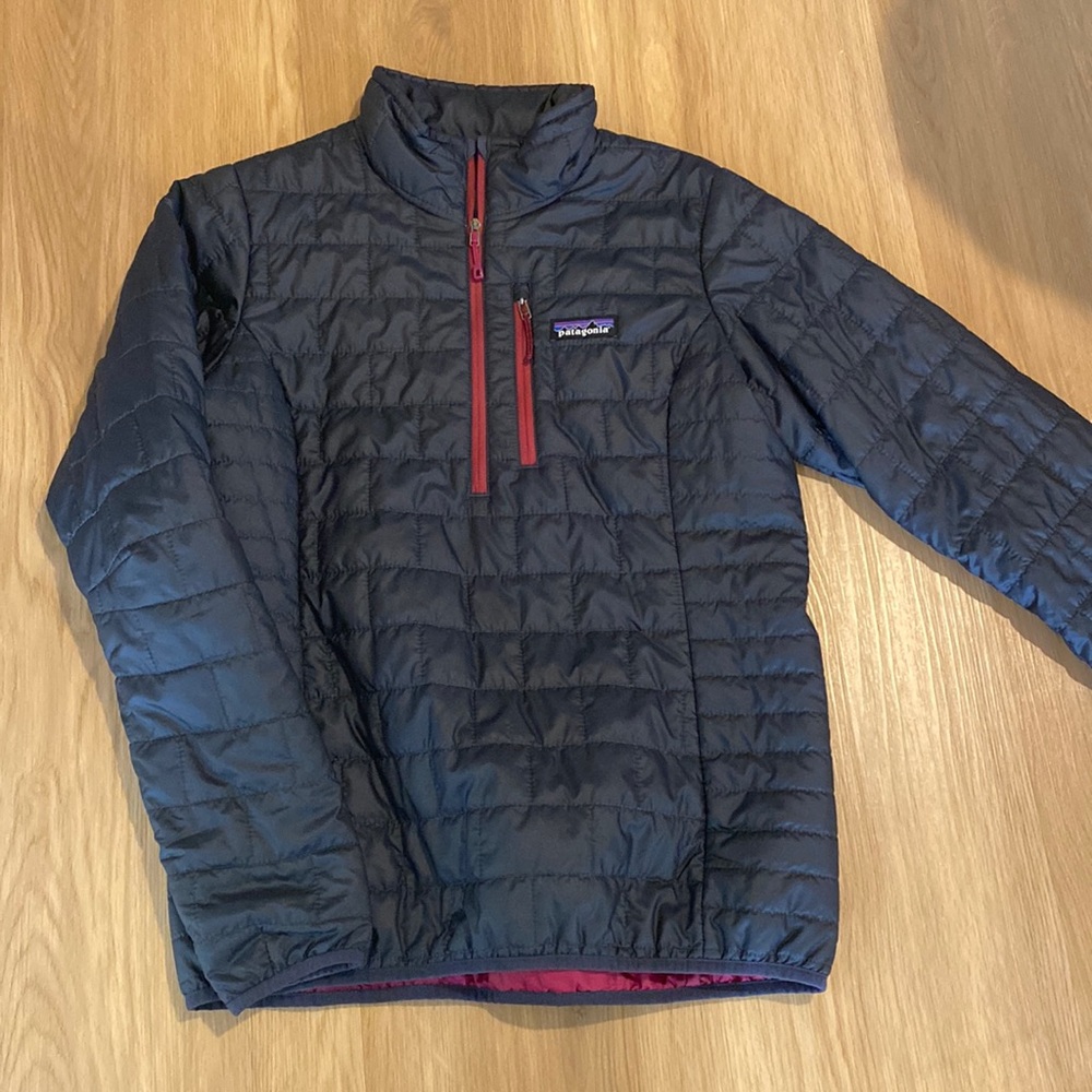 NWOT Patagonia Down Half Zip.  Navy and Magenta. Womens Size Small.